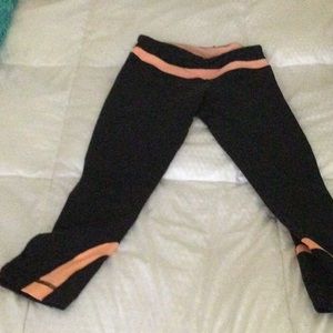 Lulu size 2 crop leggings